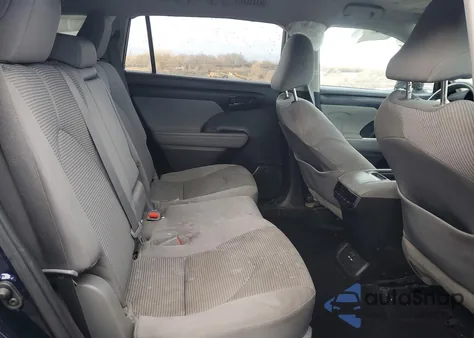 2021 Toyota Highlander L z USA, uszkodzony, nr VIN 5TDCZRBH3MS095084